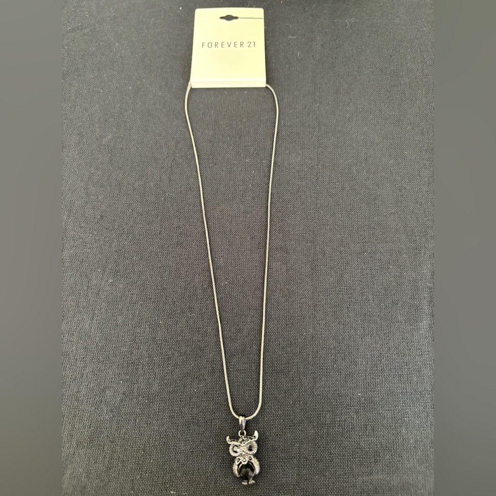 Forever 21 New Gray and Black Owl Pendant Necklace NWT - Picture 4 of 5